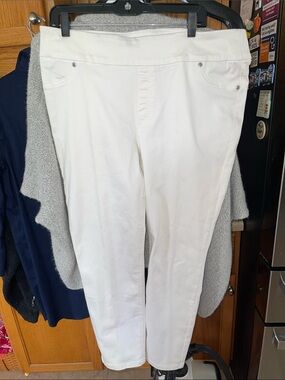 Chico’s Size 2.5 or 14 Stretch Soft Jegging Ankle Classic Rise